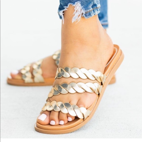 BAMBOO Shoes - Size 6 Gold Slide Sandal